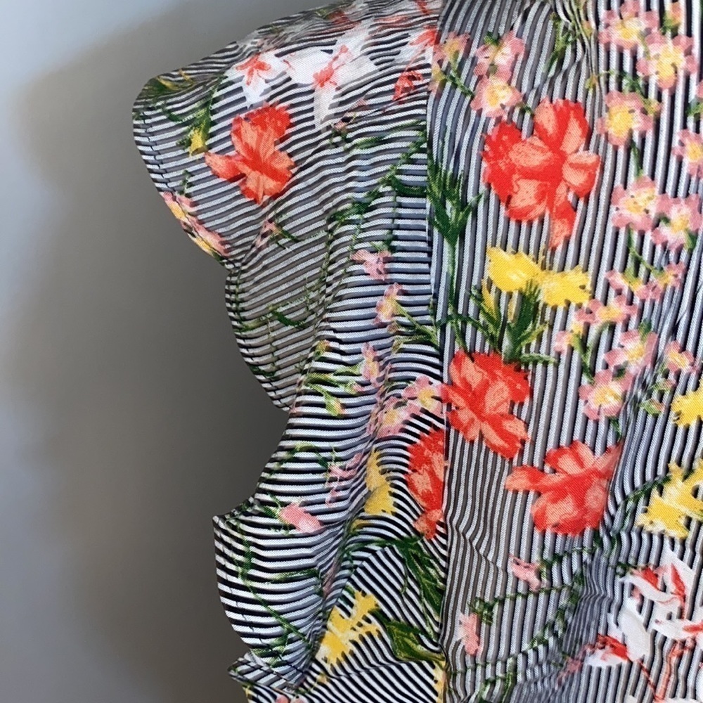 Floral Ruffle Blouse - Picture 6 of 7